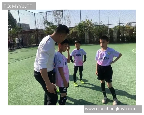 足球明星的帅娃们如何继承父辈的荣耀与魅力在绿茵场上绽放光彩