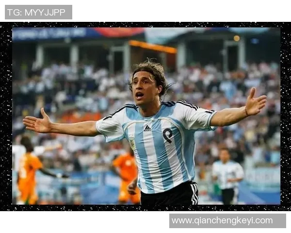 足球场上的魅力与风采黑人足球明星长发造型引领潮流新风尚